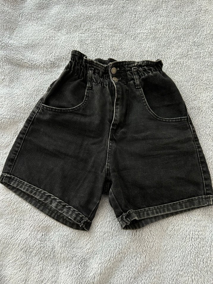 Siyah Bel Detaylı Bol Kesim Mini Kot Şort - Görsel 4