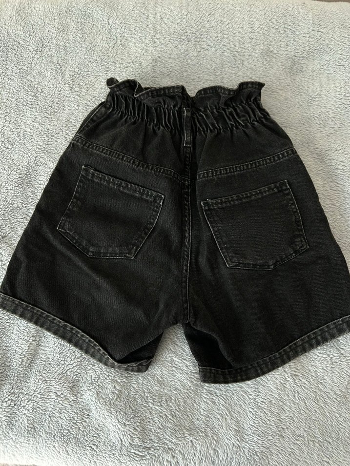 Siyah Bel Detaylı Bol Kesim Mini Kot Şort - Görsel 2