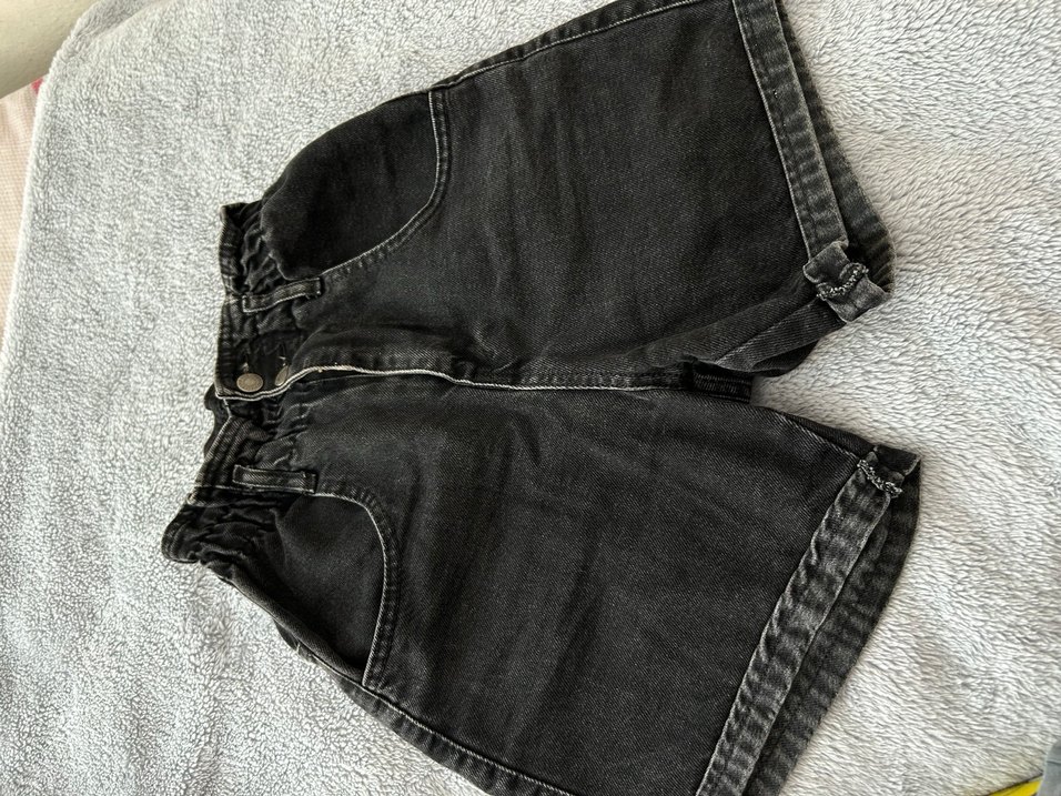 Siyah Bel Detaylı Bol Kesim Mini Kot Şort - Görsel 3