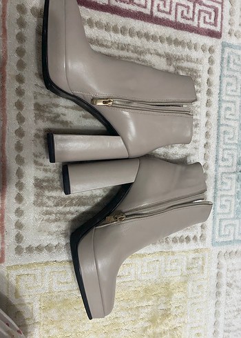 Bej Deri Kadın Topuklu Bot Fermuarlı - Görsel 3