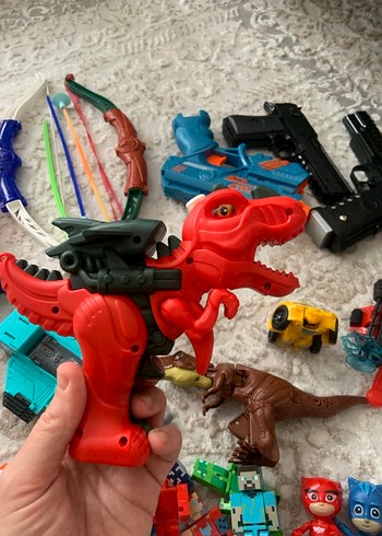 Çok Renkli Oyuncak Silahlar ve Figür Seti - Görsel 3