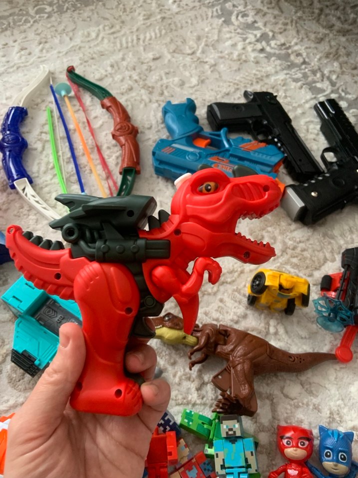 Çok Renkli Oyuncak Silahlar ve Figür Seti - Görsel 3