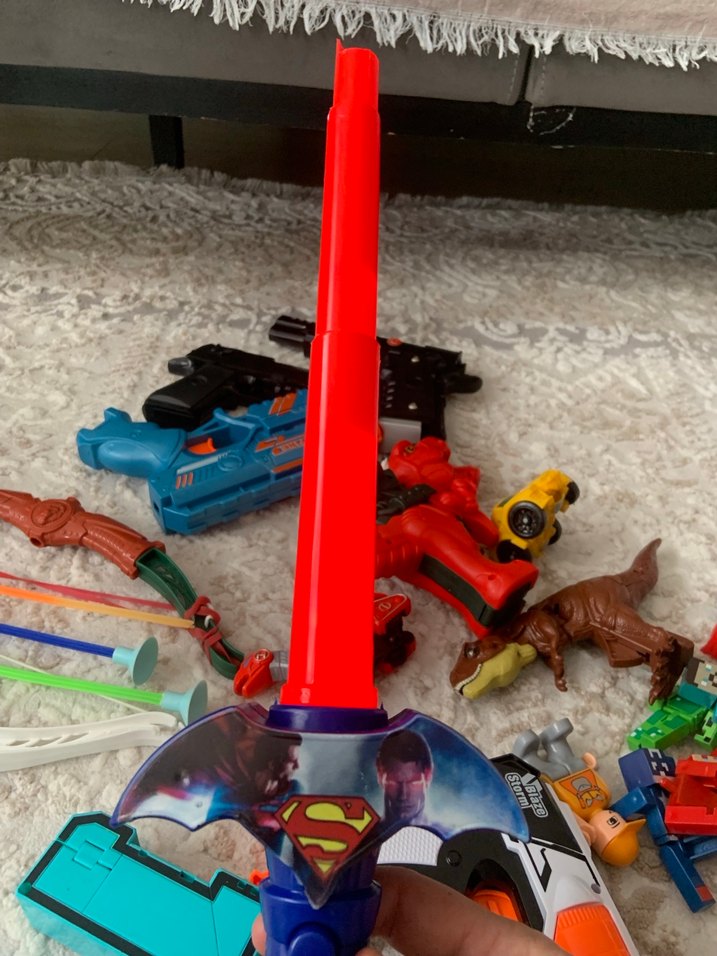 Çok Renkli Oyuncak Silahlar ve Figür Seti - Görsel 5