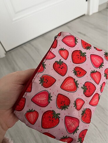 Çilekli makyaj çantası - Görsel 4