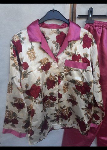 Diğer Çiçek Desenli saten Kadın Pijama Takımı