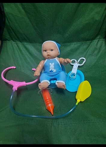 Lazimlikli oyuncak bebek