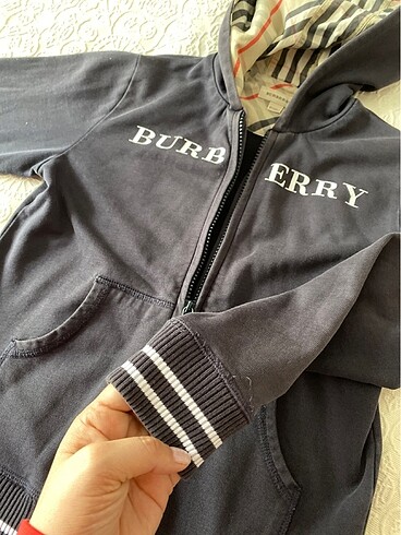 8 Yaş Beden BURBERRY 8 YAŞ FERMUARLI SWEATSHİRT