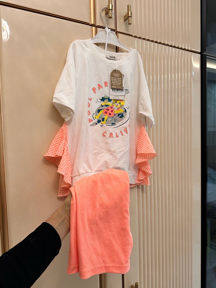 Kız Çocuk Beyaz Baskılı Fırfırlı Tişört taytlı 2 li takım - Görsel 2