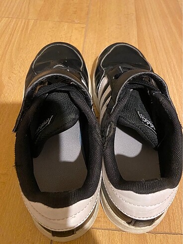34 Beden siyah Renk Adidas çocuk ayakkabı