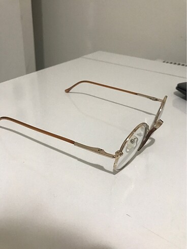 Gold detaylı gözlük - Görsel 3