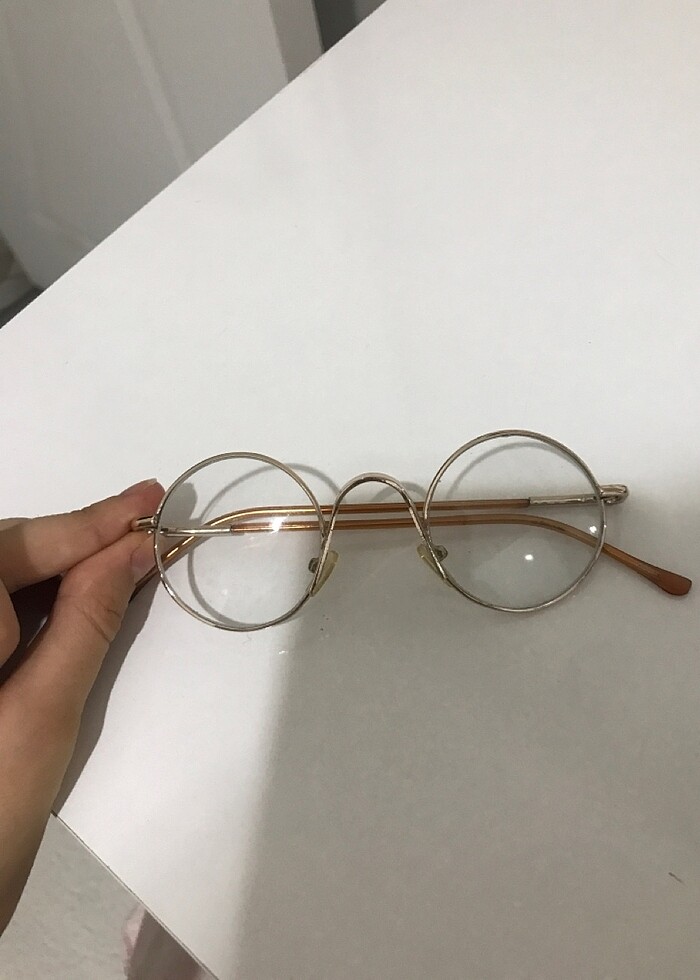 Gold detaylı gözlük - Görsel 4