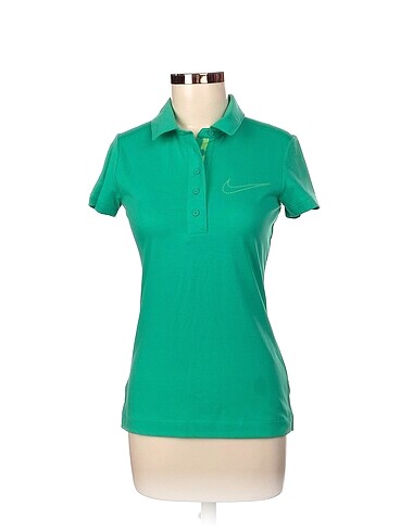 Nike T-shirt %70 İndirimli.