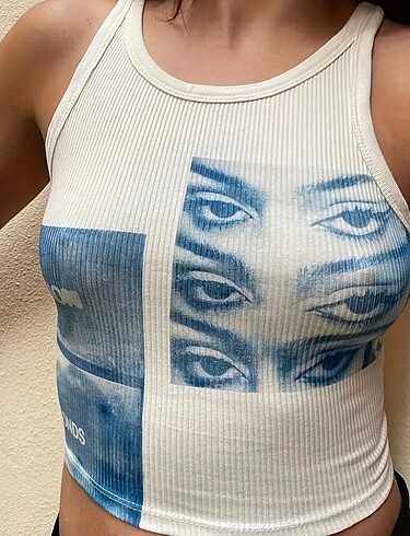 Vücudu saran crop