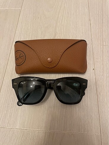Ray Ban siyah güneş gözlüğü
