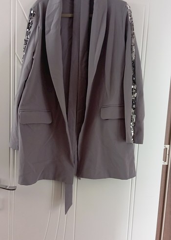 Gri Uzun Kollu Kemerli Kadın Blazer