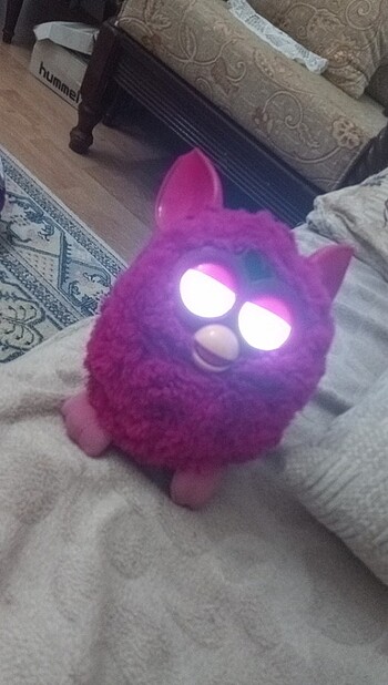 Pembe Furby
