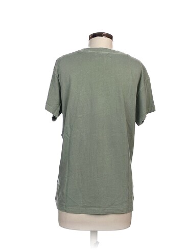 s Beden Pull and Bear T-shirt %70 İndirimli.