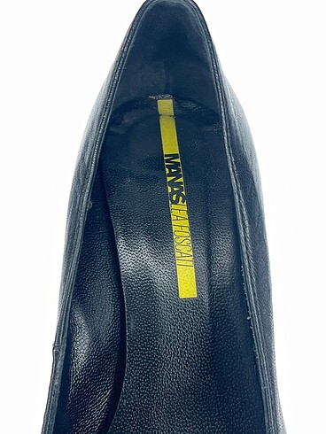 36 Beden siyah Renk Manas Stiletto %70 İndirimli.