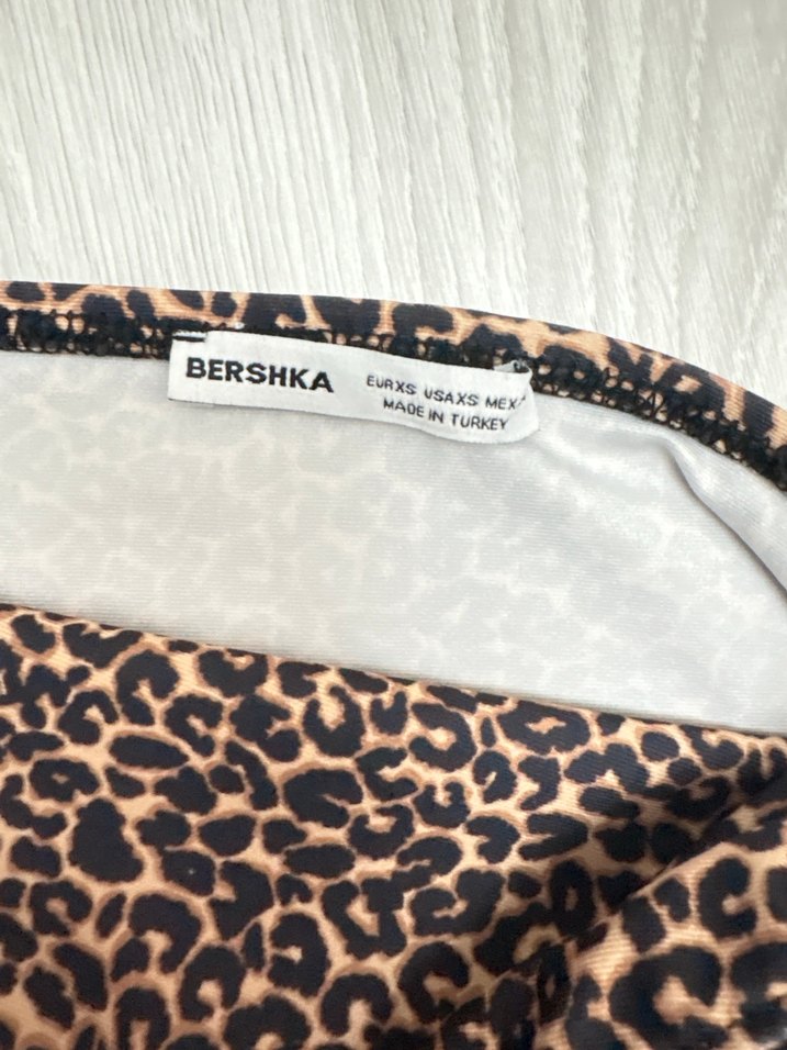 Bershka Leopar Desenli Straplez crop - Görsel 2
