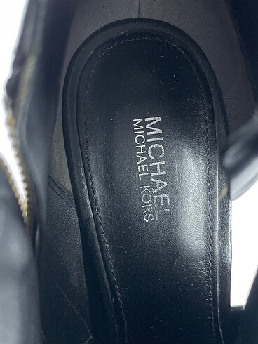 38 Beden siyah Renk Michael Kors Bot %70 İndirimli.