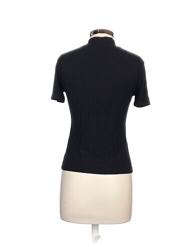 s Beden Zara T-shirt %70 İndirimli.