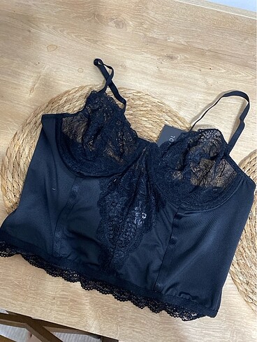 Siyah etiketli bralet
