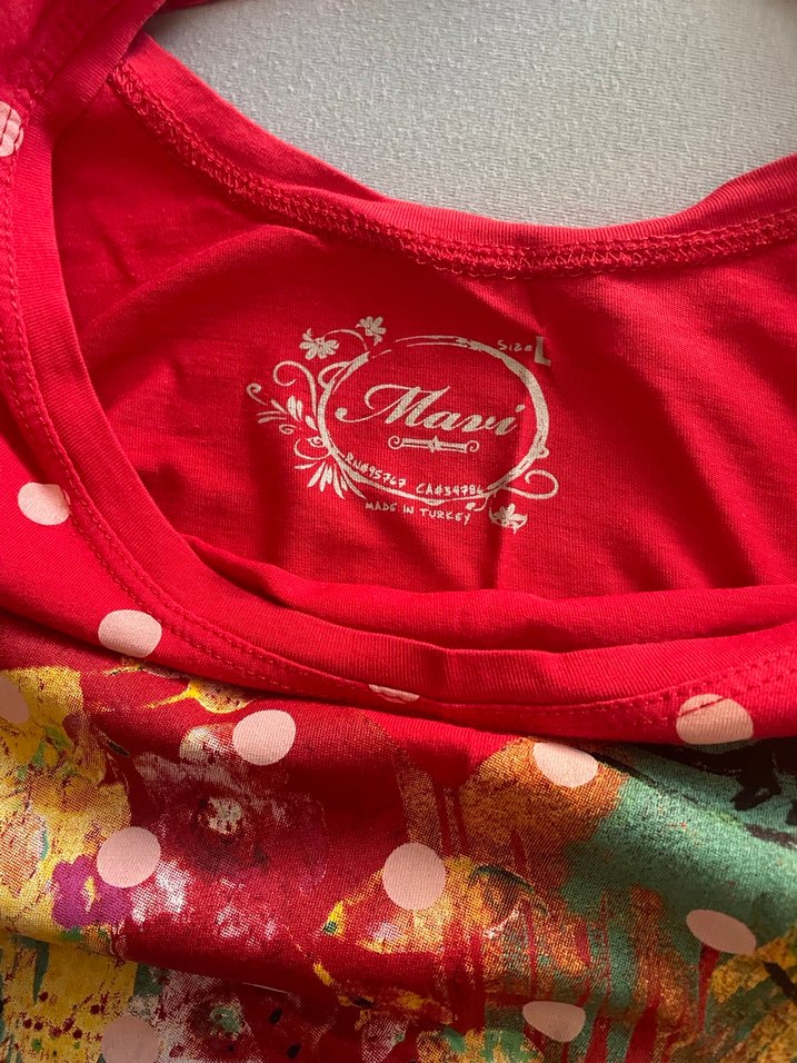 Düğmeli Puantiyeli Kız Çocuk Kırmızı V Yaka Tişört - Görsel 3