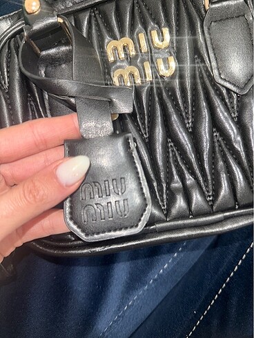Miu Miu Ürün sıfırdır