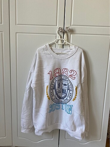 sweatshirt