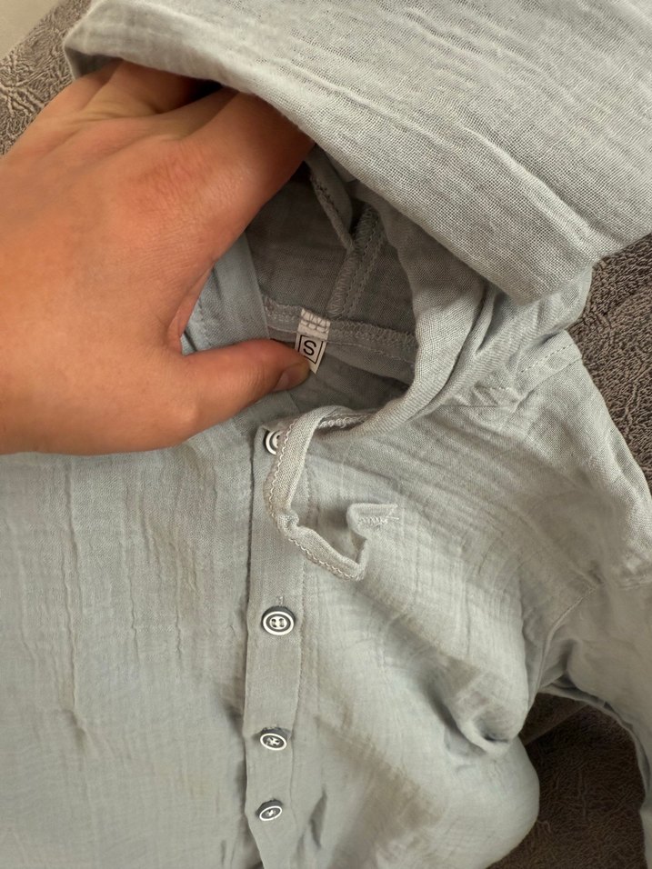 Gri Kapüşonlu Erkek Çocuk müslin gömlek - Görsel 3