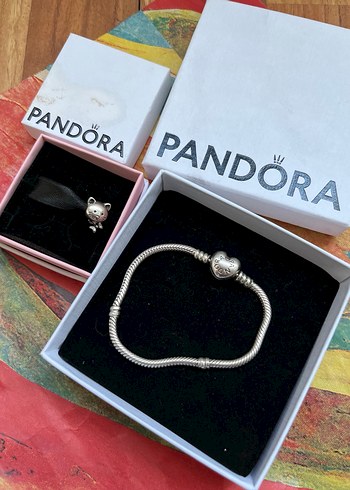 Pandora Pandora kalpli bileklik ve kedi charm