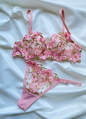 Lavinia Pembe tül bralet takım 