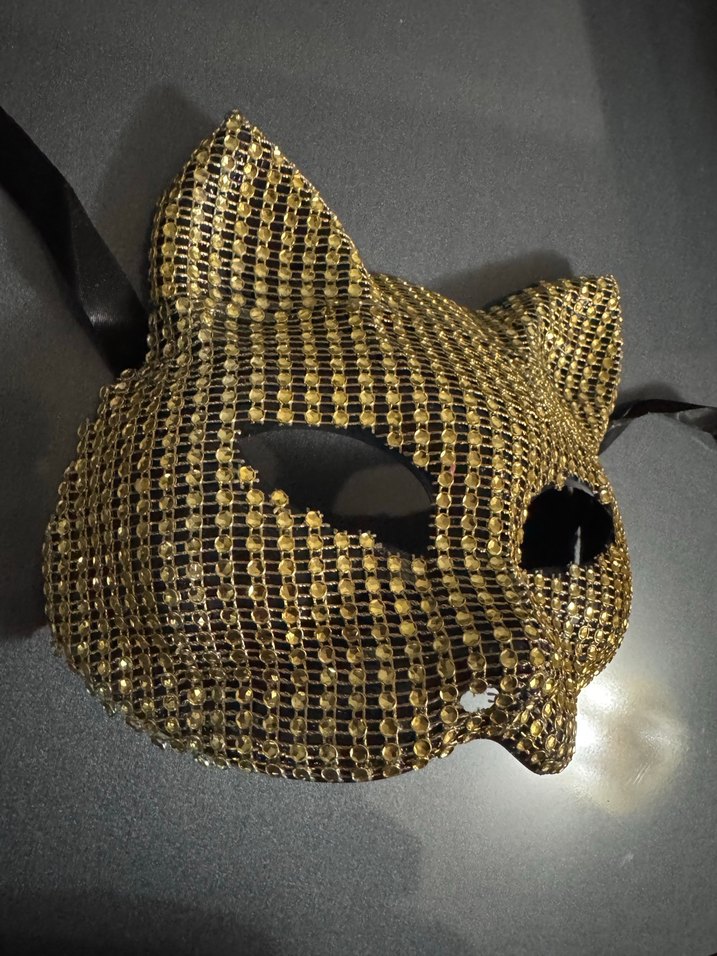 Altın Renkli Kedi Figürlü Maske - Görsel 2