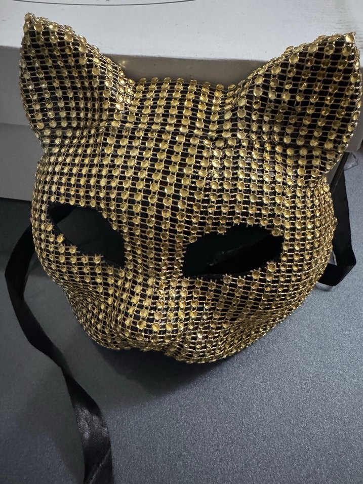 Altın Renkli Kedi Figürlü Maske - Görsel 3