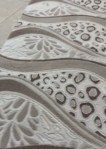 Soyut desenli gri beyaz halı - Görsel 2