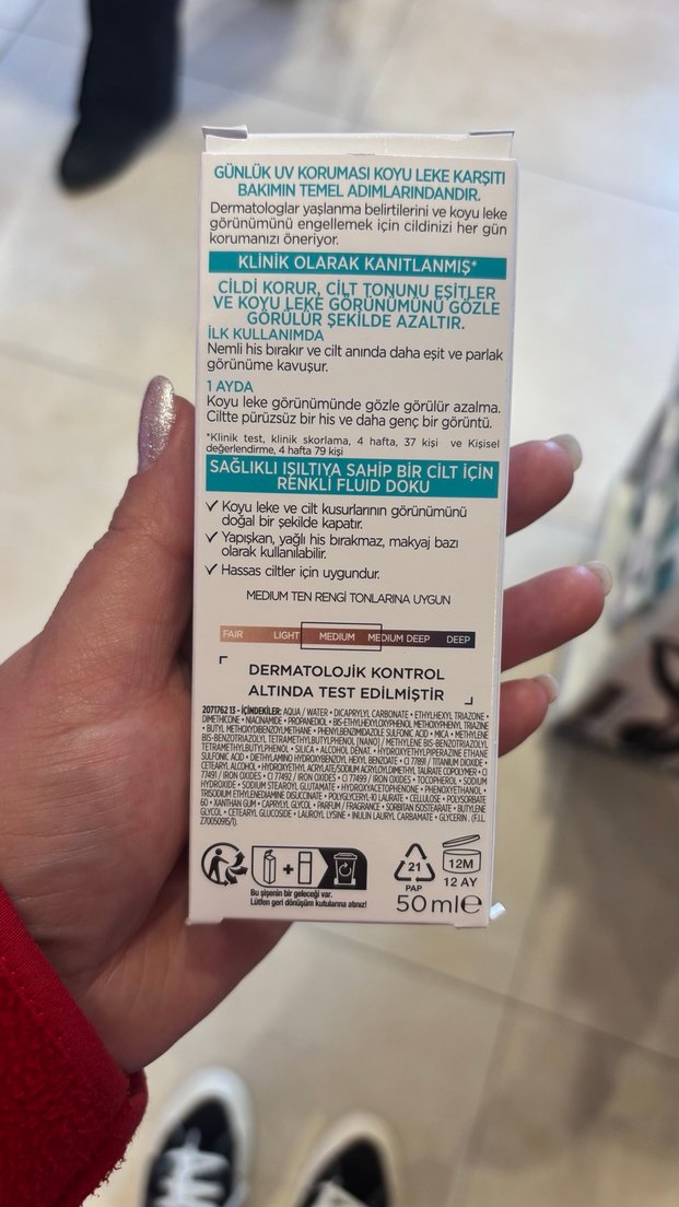 L'Oréal Bright Reveal Renkli Güneş Kremi SPF 50 Medium - Görsel 2