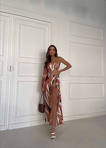 Diğer Tek Kollu Yırtmaçlı Cut Out Elbise