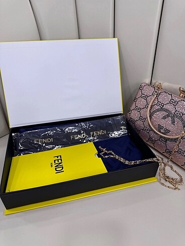 Fendi Fendi Kutulu hediyelik şal