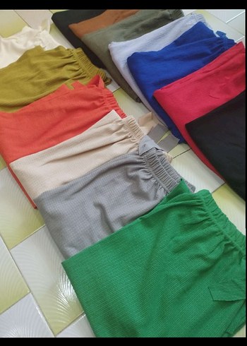 Kadın Çok Renkli Kısa Pilili Kumaş Pantolon
