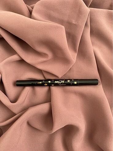 Mov eyeliner