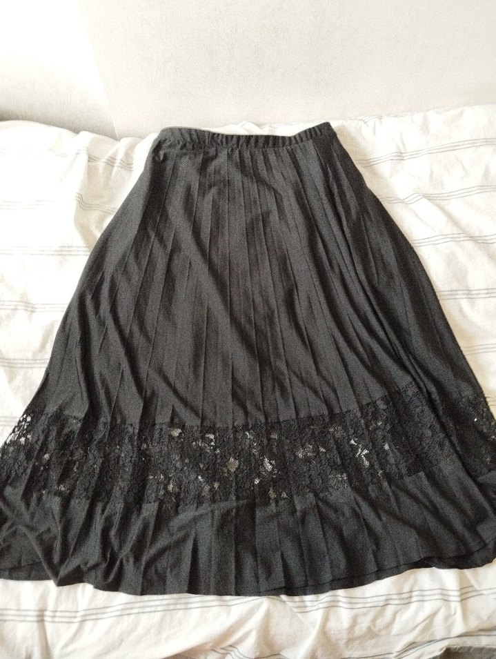 Dantel Detaylı Siyah Uzun Piliseli Etek - Görsel 2