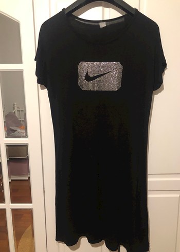 Siyah Payetli Nike Midi Tişört Elbise