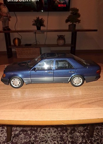 Beden Siyah Mercedes 500 E Diecast Norev marka 1:18 model araba