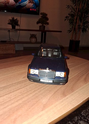Beden Renk Siyah Mercedes 500 E Diecast Norev marka 1:18 model araba