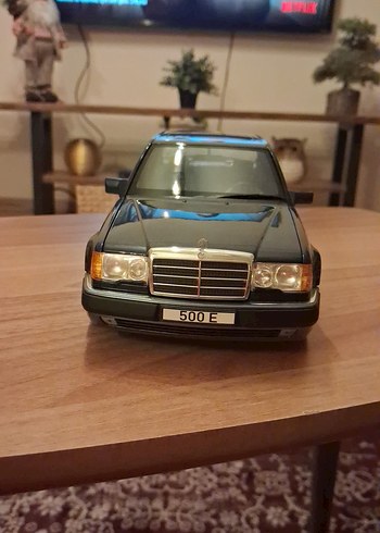 Siyah Mercedes 500 E Diecast Norev marka 1:18 model araba