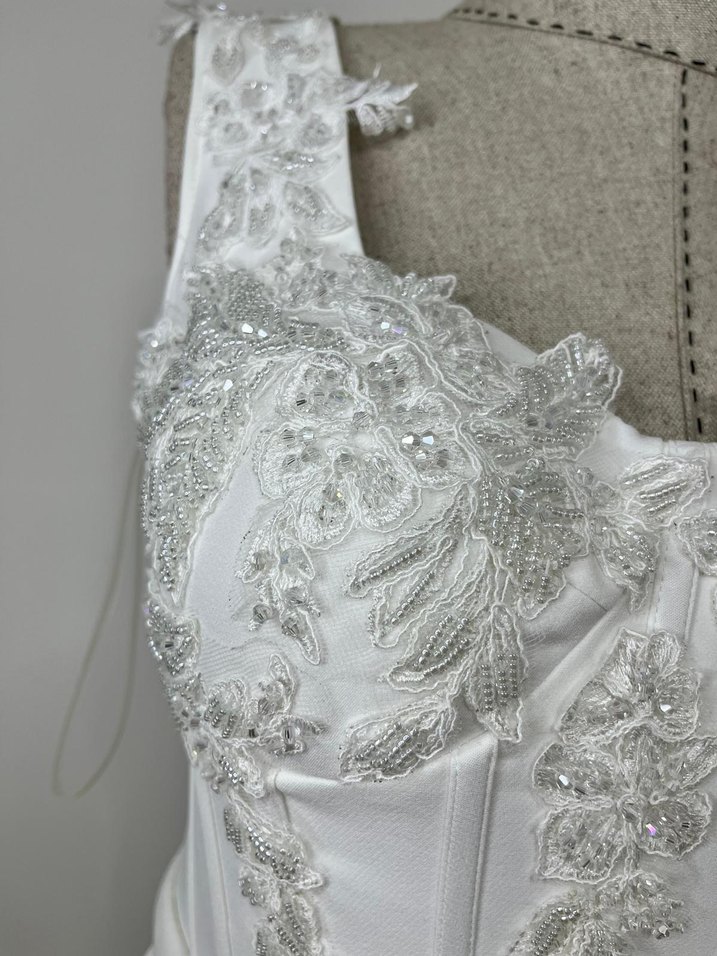 Dantel Detaylı Beyaz Uzun Abiye Elbise - Görsel 3