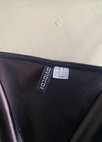 H&M Degaje Parlak Mini Saten Elbise - Görsel 5