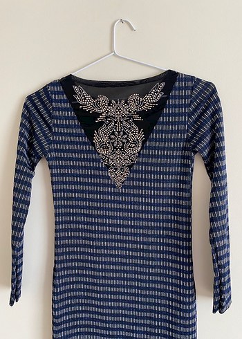 Dekolteli Taş Baskılı Simli Mini Elbise - Görsel 4