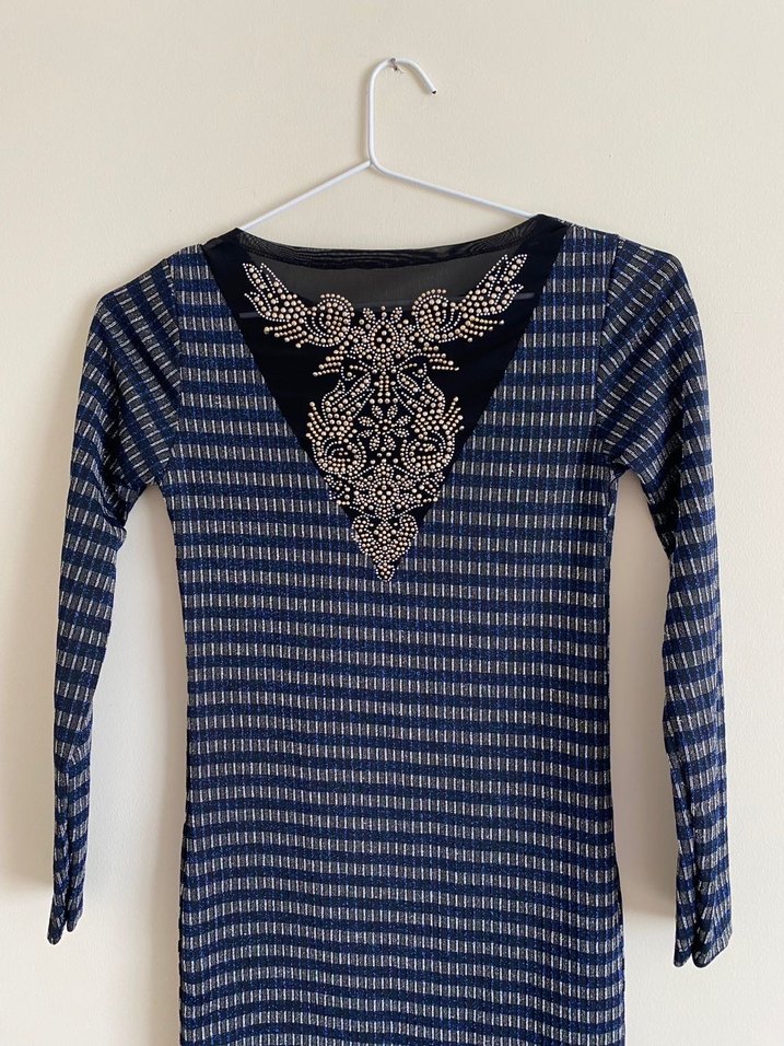 Dekolteli Taş Baskılı Simli Mini Elbise - Görsel 4