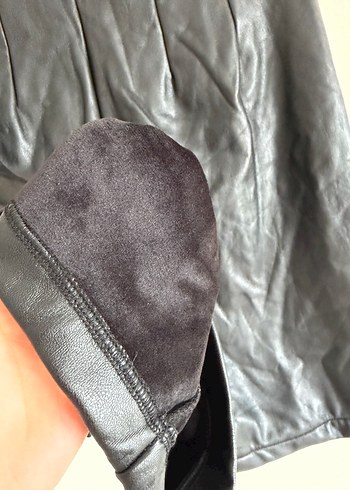 İçi Peluş Bağlama Detaylı Deri Şort Etek - Görsel 6